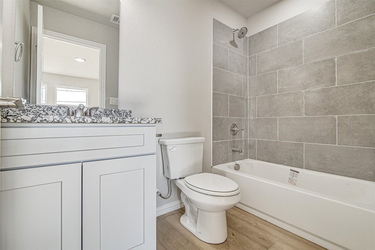 406 Grand Ave - Photo 3 of 23