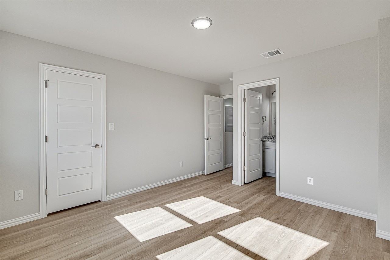 406 Grand Ave - Photo 5 of 23