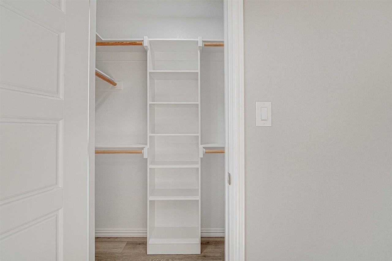 406 Grand Ave - Photo 6 of 23