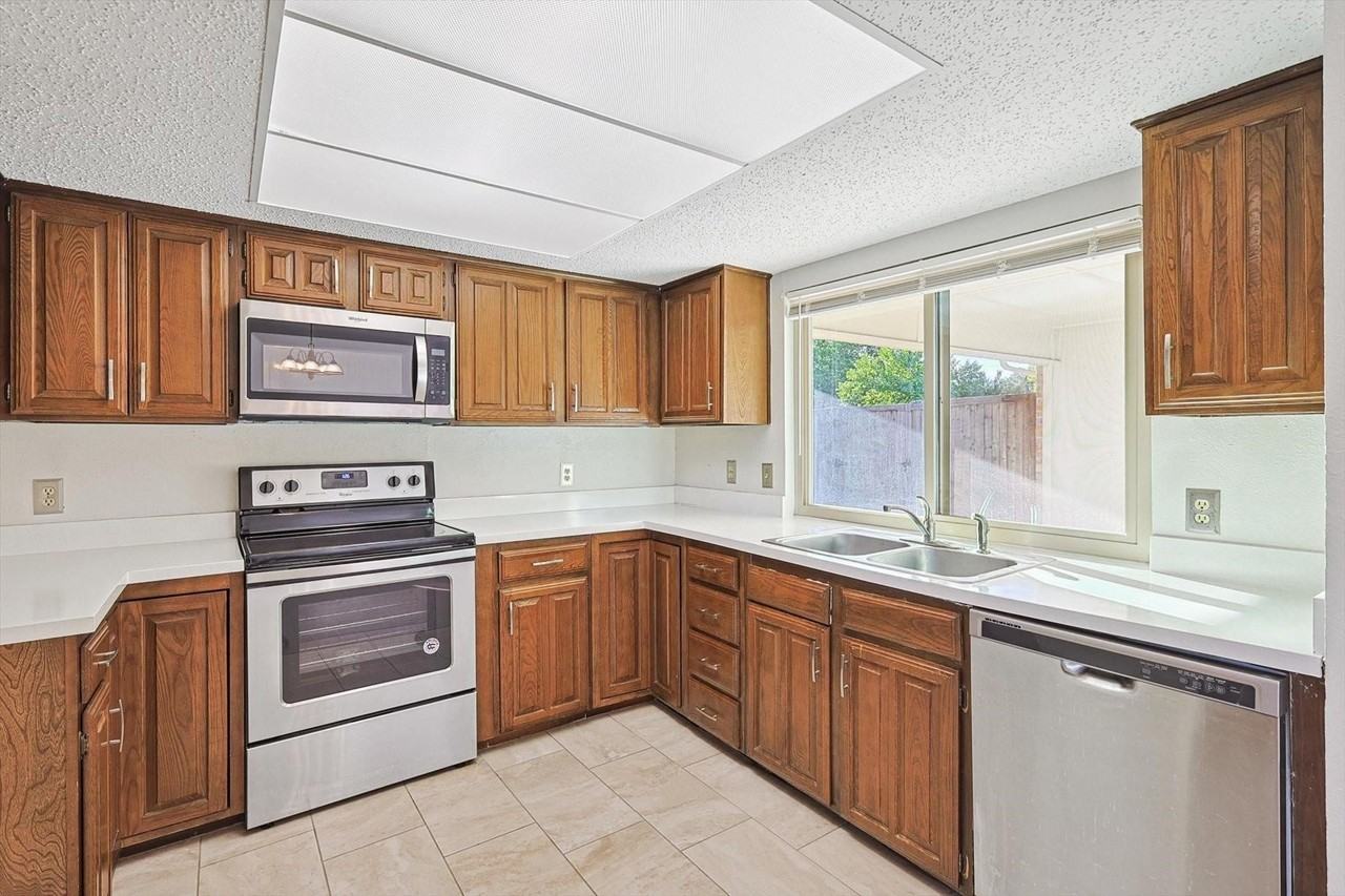 338 Edgewood Dr - Photo 6 of 19