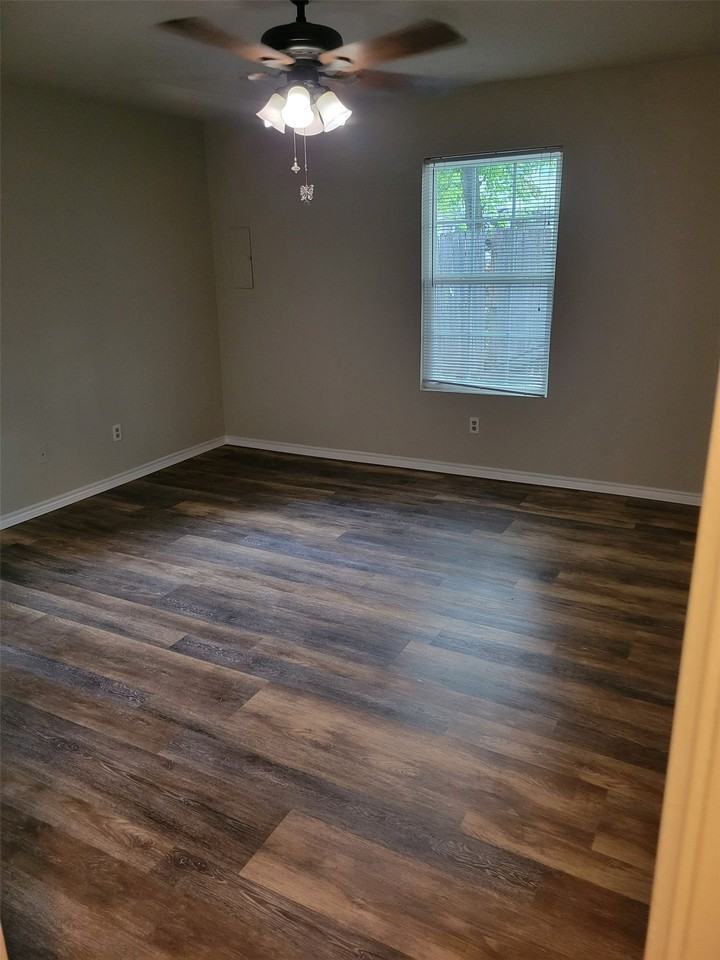 11915 Metmora Ct - Photo 2 of 8