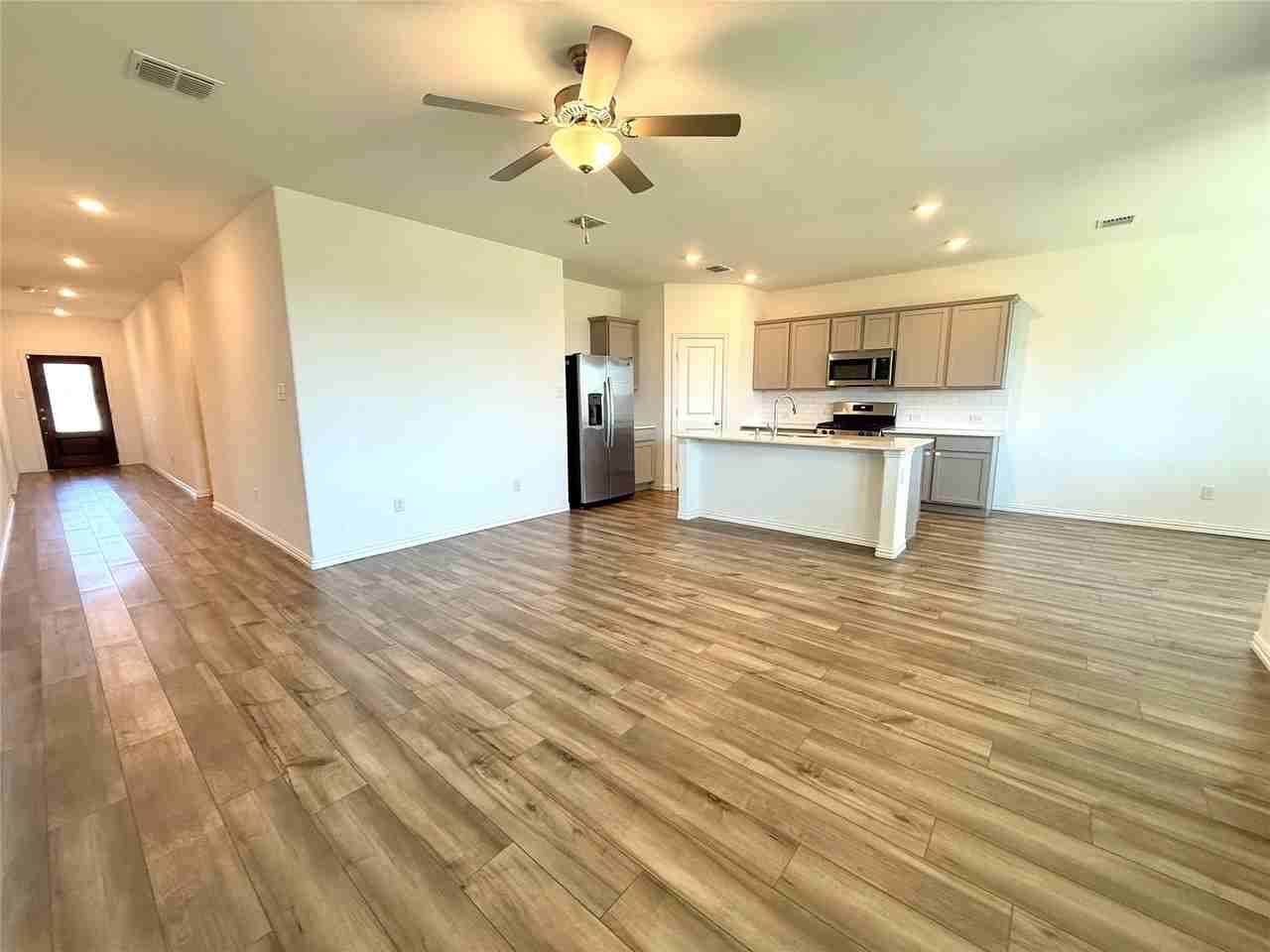 8000 Blue Heron Ln - Photo 3 of 30