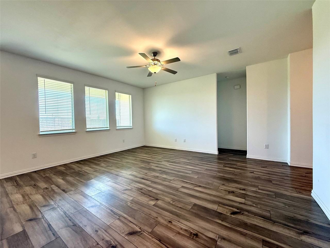 8000 Blue Heron Ln - Photo 4 of 30