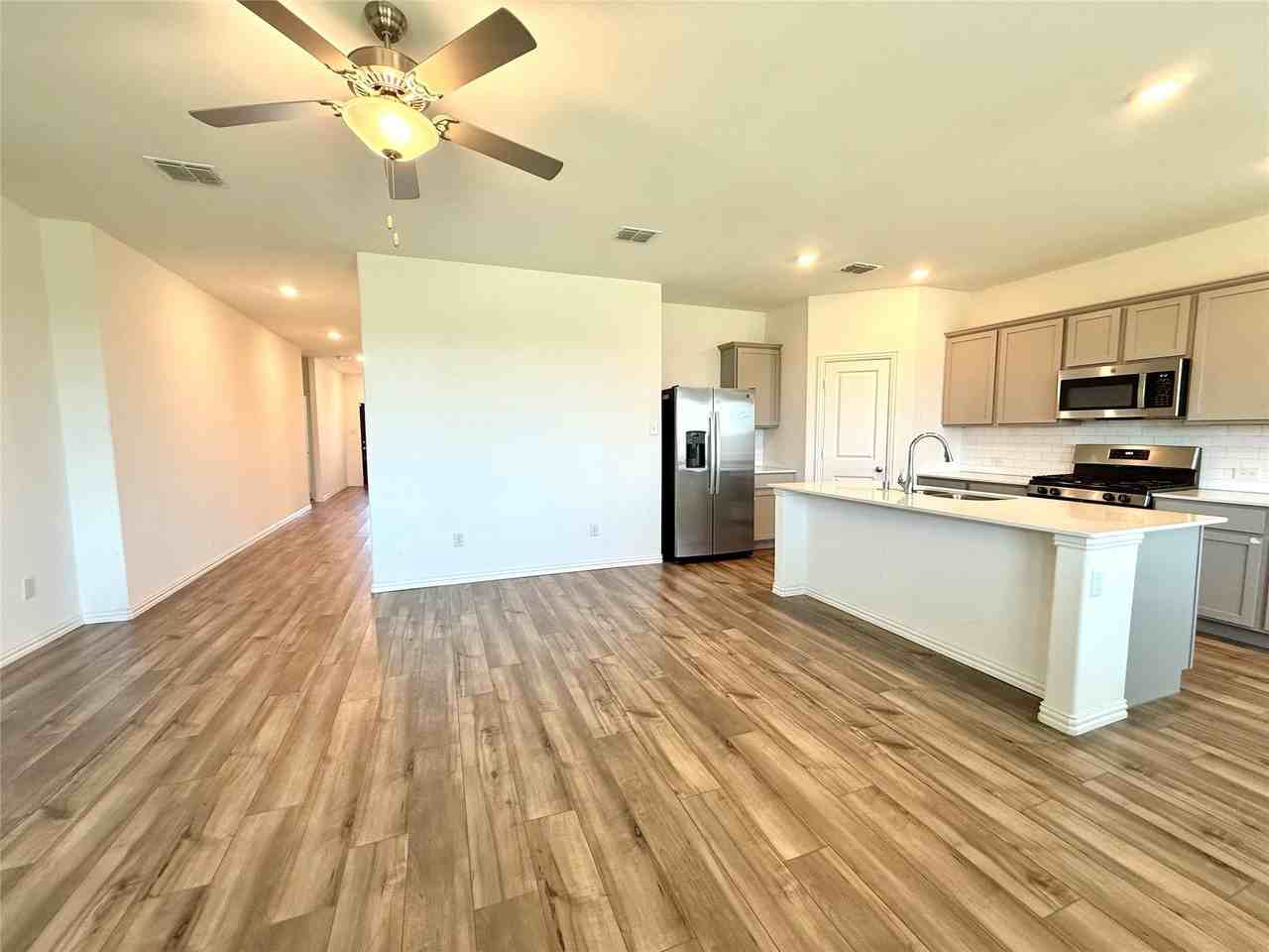 8000 Blue Heron Ln - Photo 7 of 30