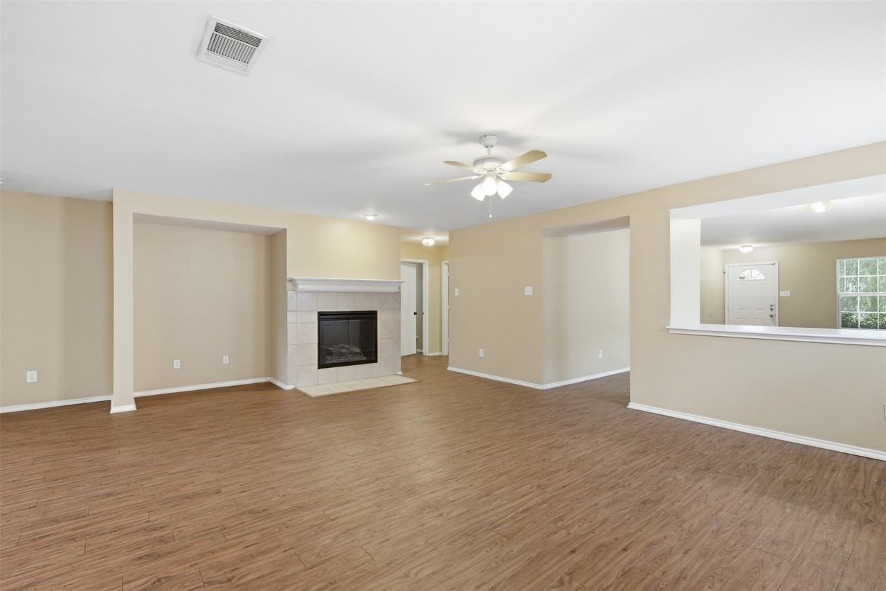 1434 Mission Hills Ln - Photo 2 of 25
