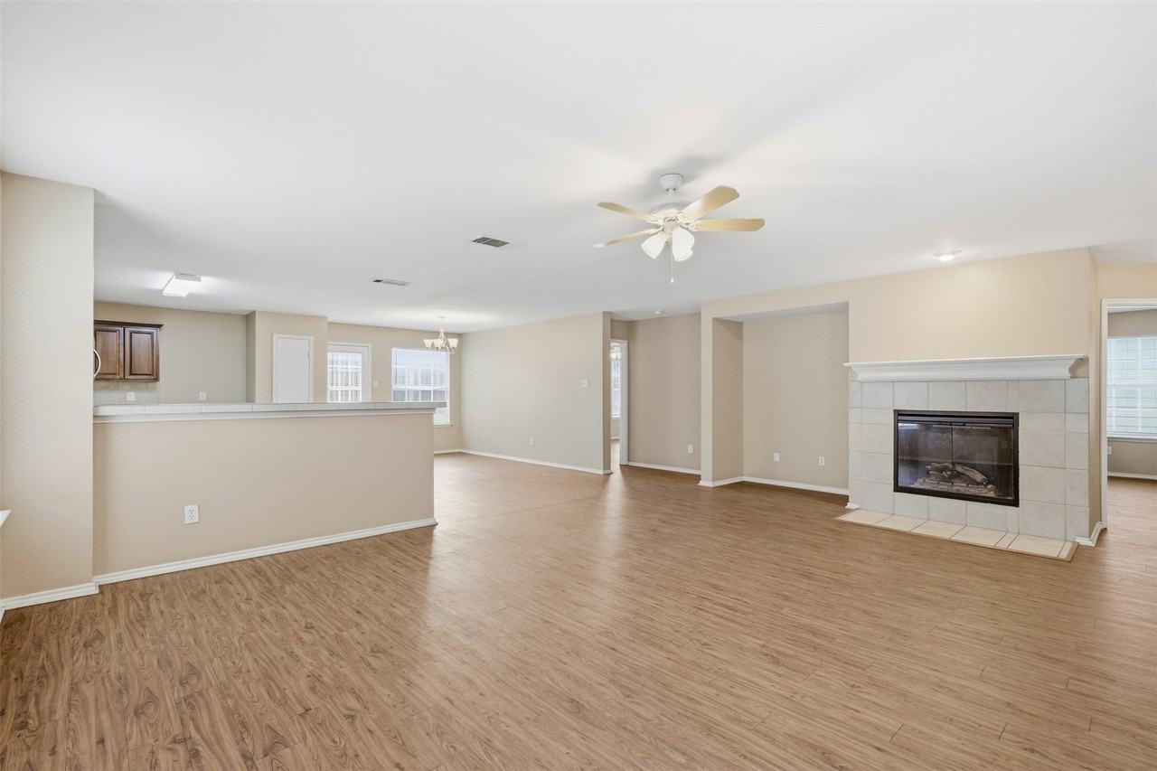1434 Mission Hills Ln - Photo 3 of 25