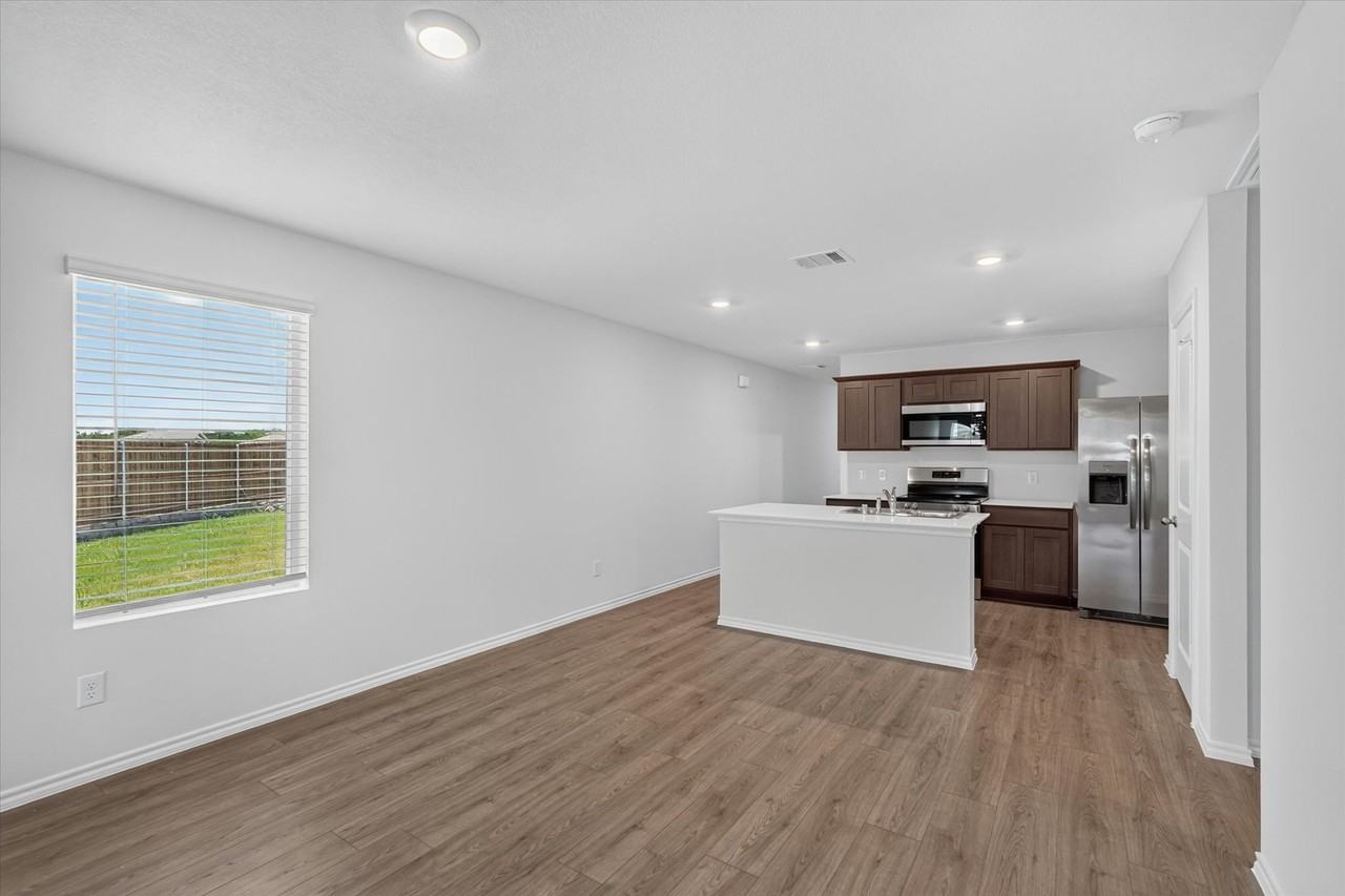 1128 Northfield Dr - Photo 5 of 24