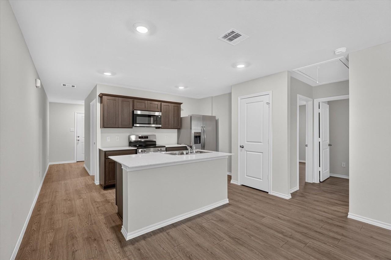 1128 Northfield Dr - Photo 6 of 24
