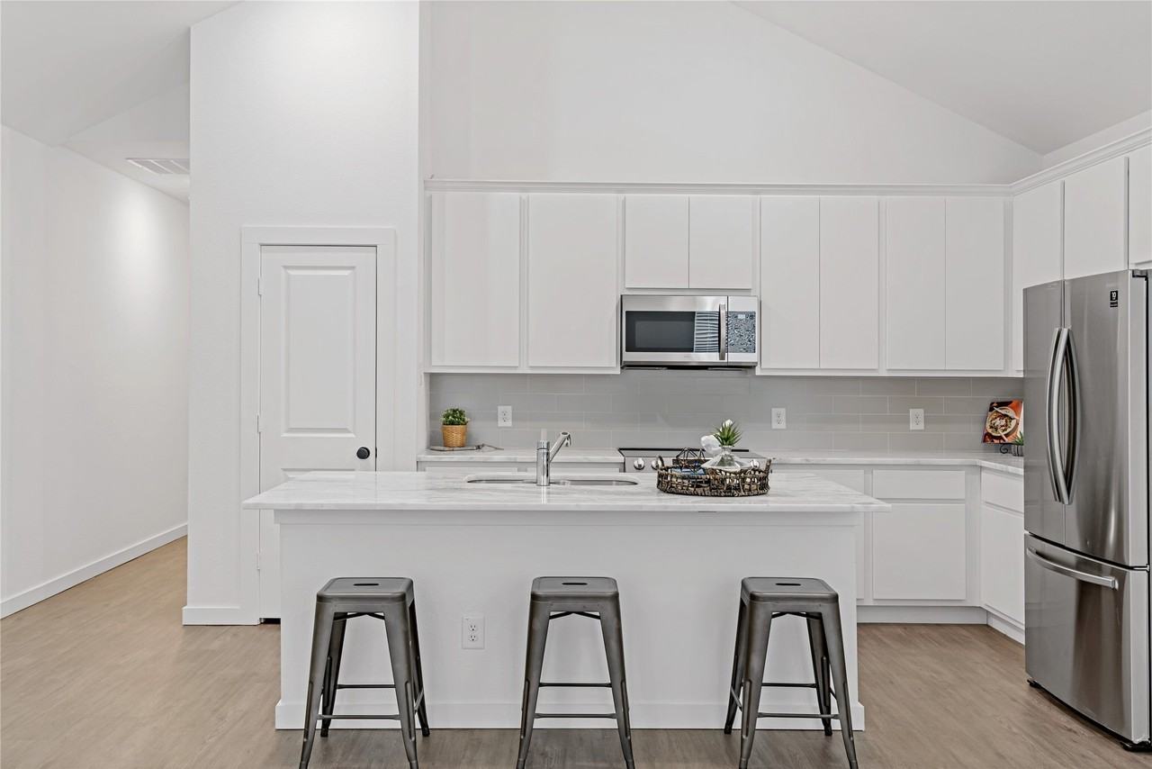 1303 Bells Dr - Photo 7 of 20