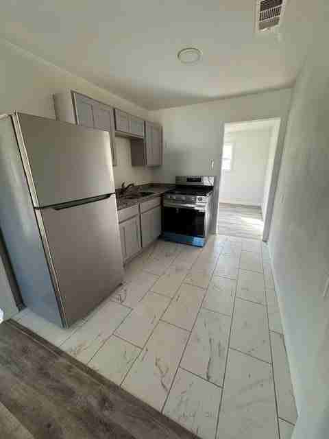 1302 Stone Dr - Photo 5 of 12