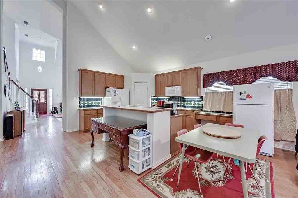 5701 Christy Ln - Photo 3 of 13