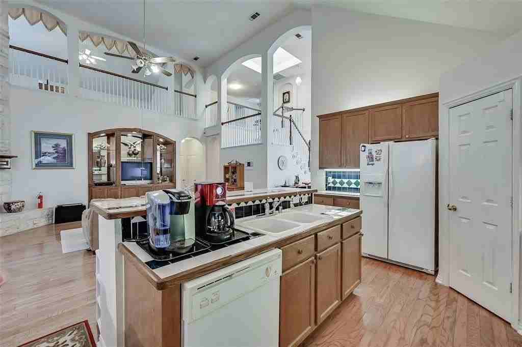 5701 Christy Ln - Photo 6 of 13
