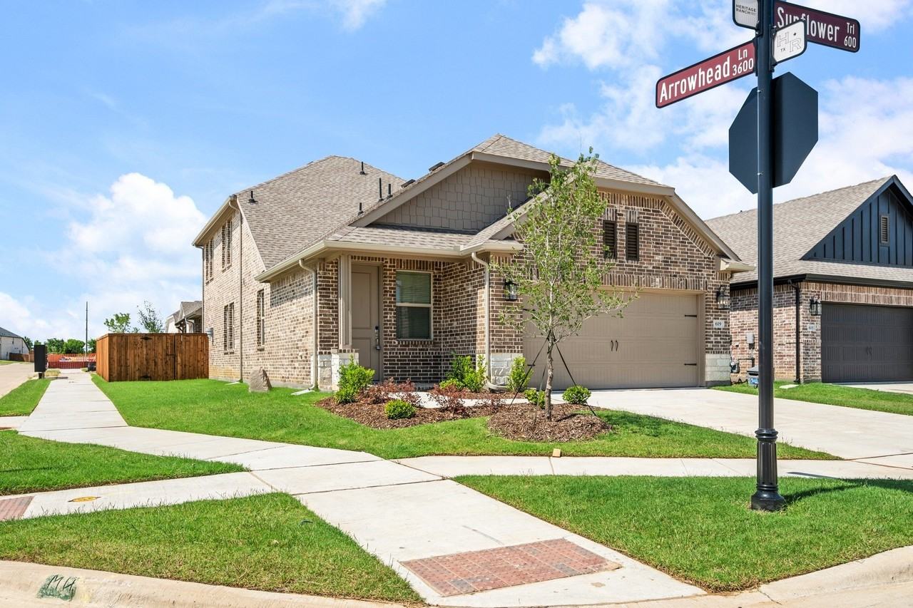 619 Sunflower Trl - Photo 3 of 32