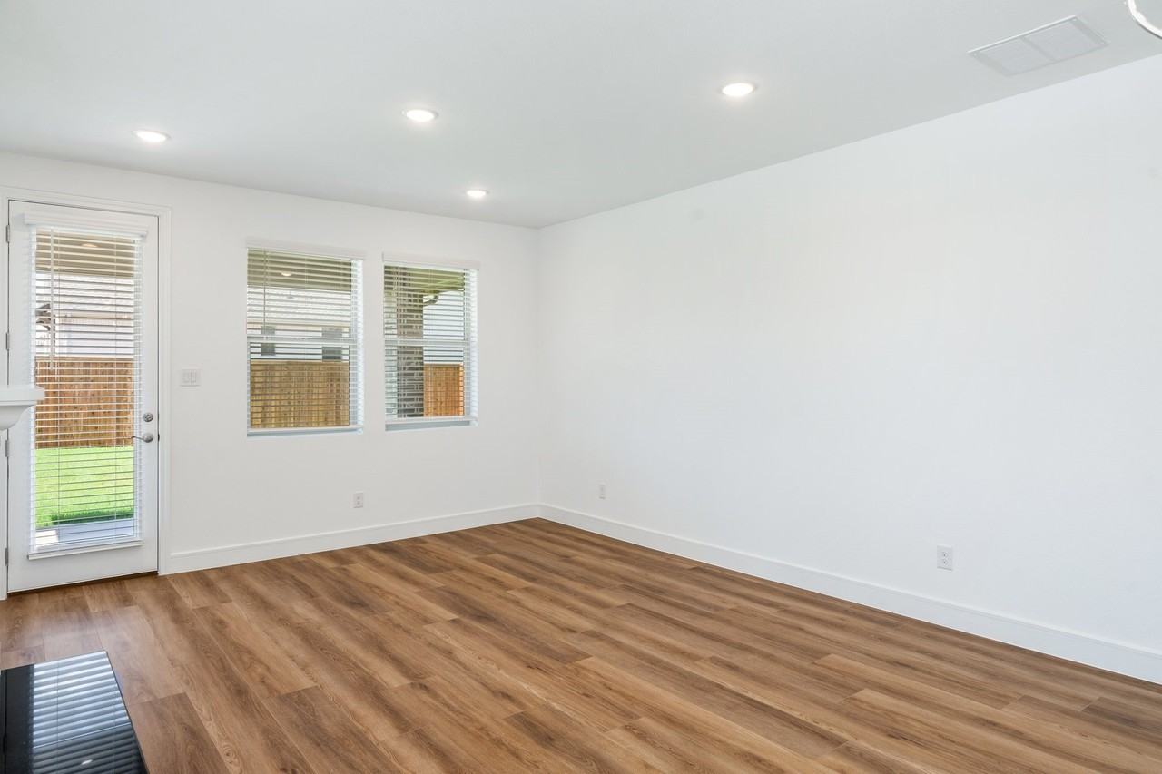619 Sunflower Trl - Photo 6 of 32