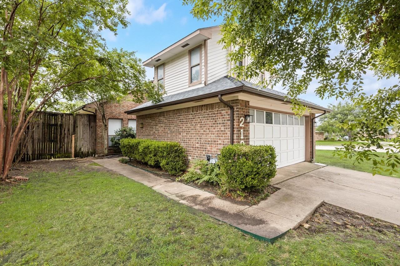 2100 Stradivarius Ln - Photo 3 of 21