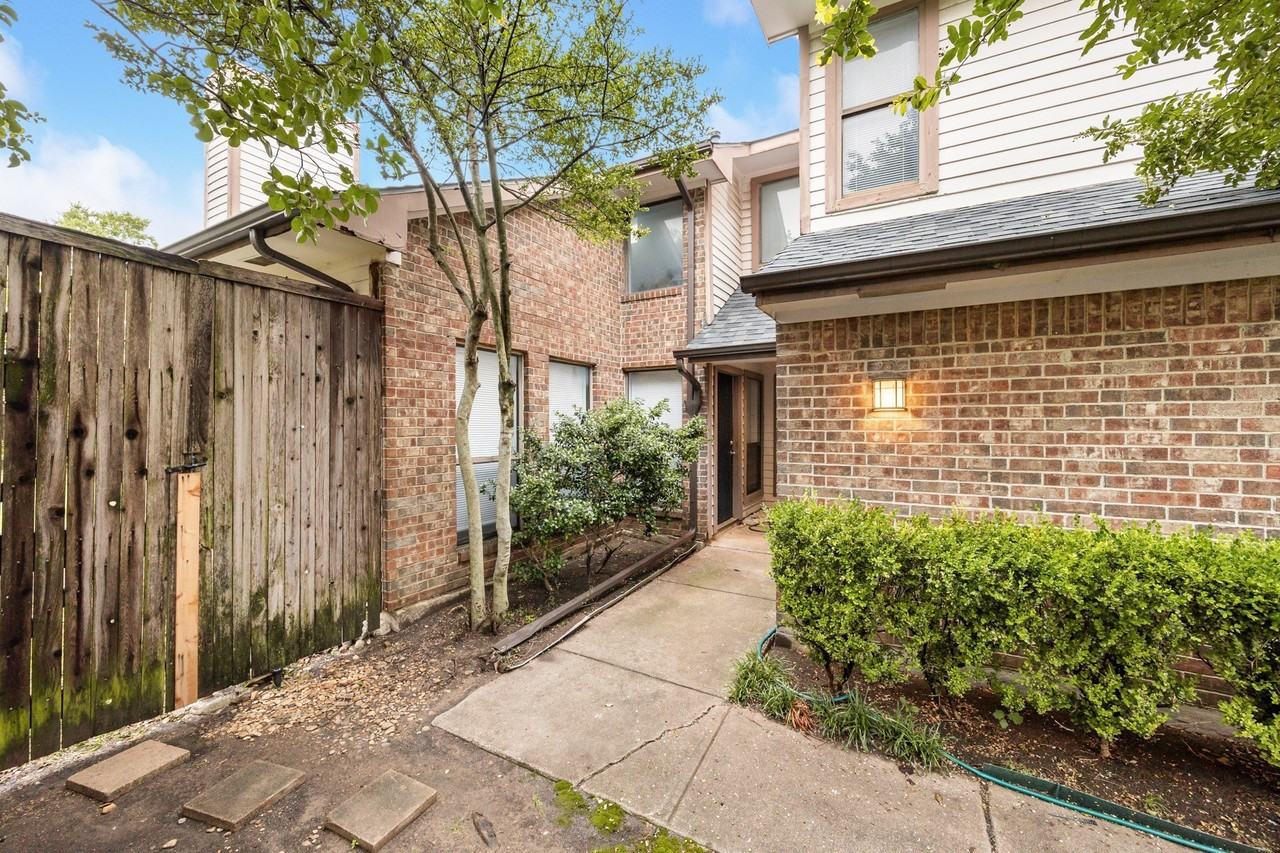 2100 Stradivarius Ln - Photo 4 of 21
