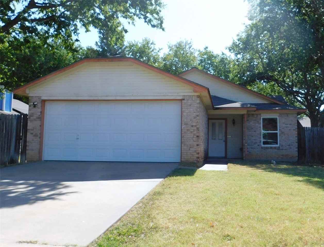 404 Pace Dr - Photo 4 of 25