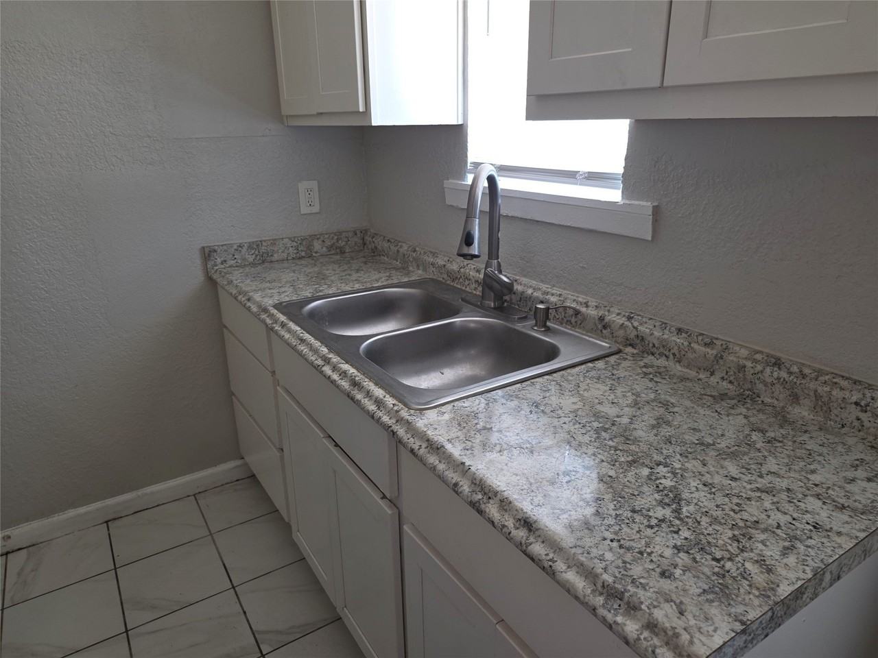 3910 Polly St #103 - Photo 5 of 9