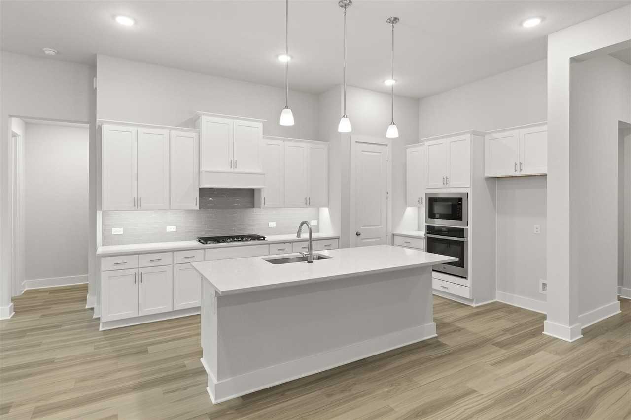 653 Begonia Way - Photo 4 of 20