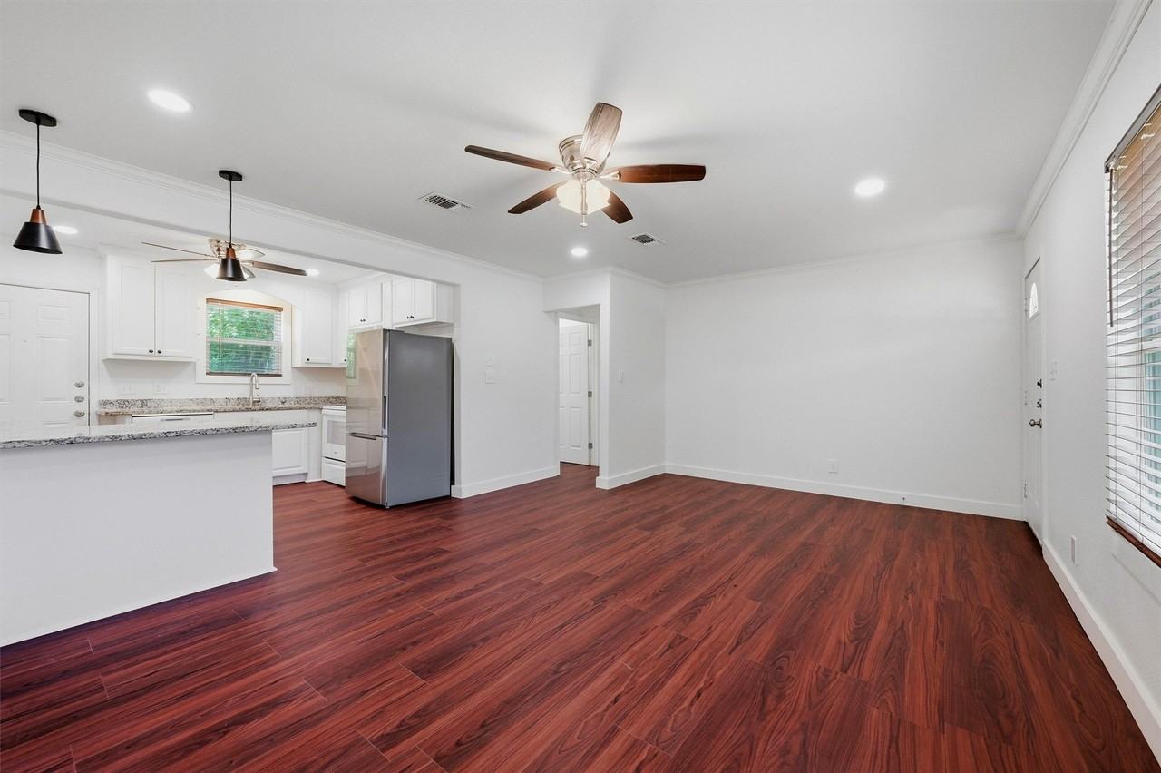 1107 W Hanna St - Photo 5 of 19