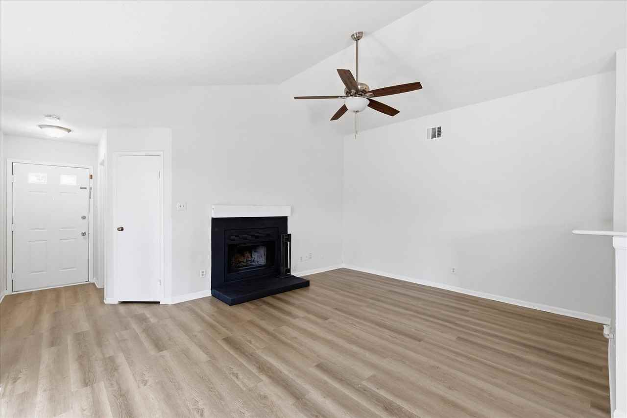102 Pinyon Ln - Photo 2 of 19
