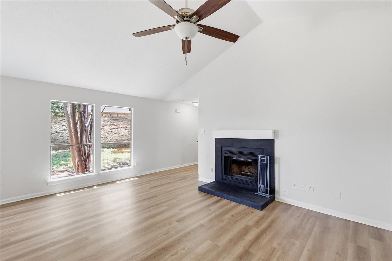 102 Pinyon Ln - Photo 3 of 19