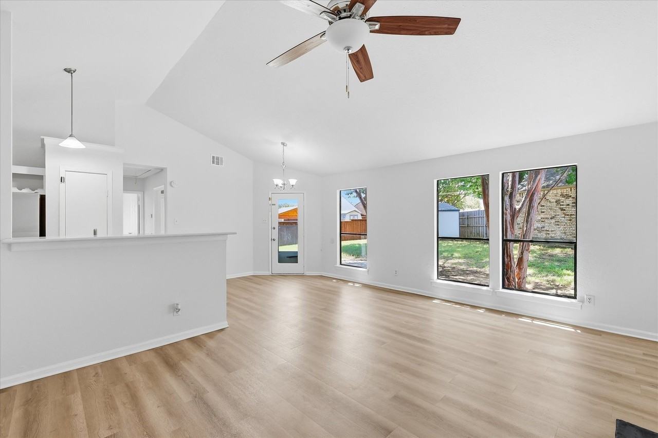 102 Pinyon Ln - Photo 4 of 19