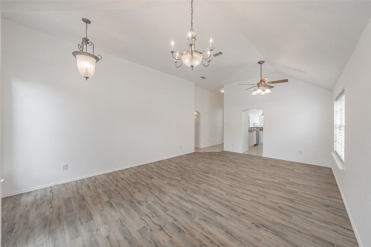 4728 Grant Park Ave - Photo 4 of 39