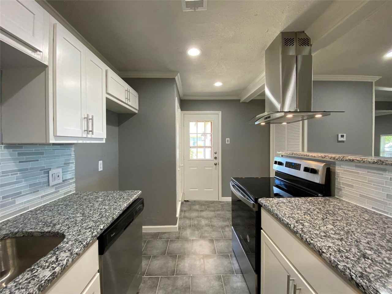 2813 Arcady Dr - Photo 4 of 21