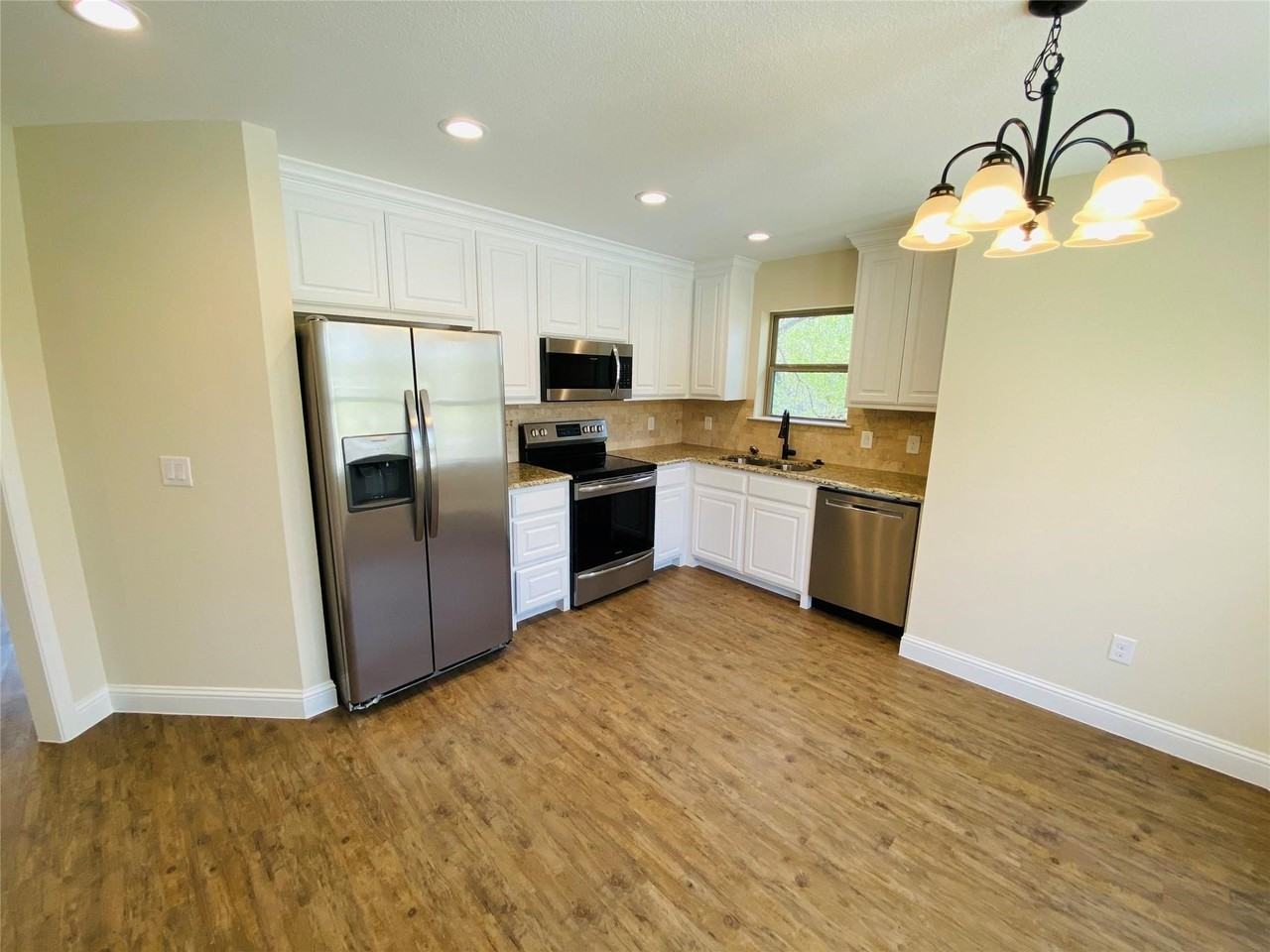 312 W Heron St - Photo 2 of 19