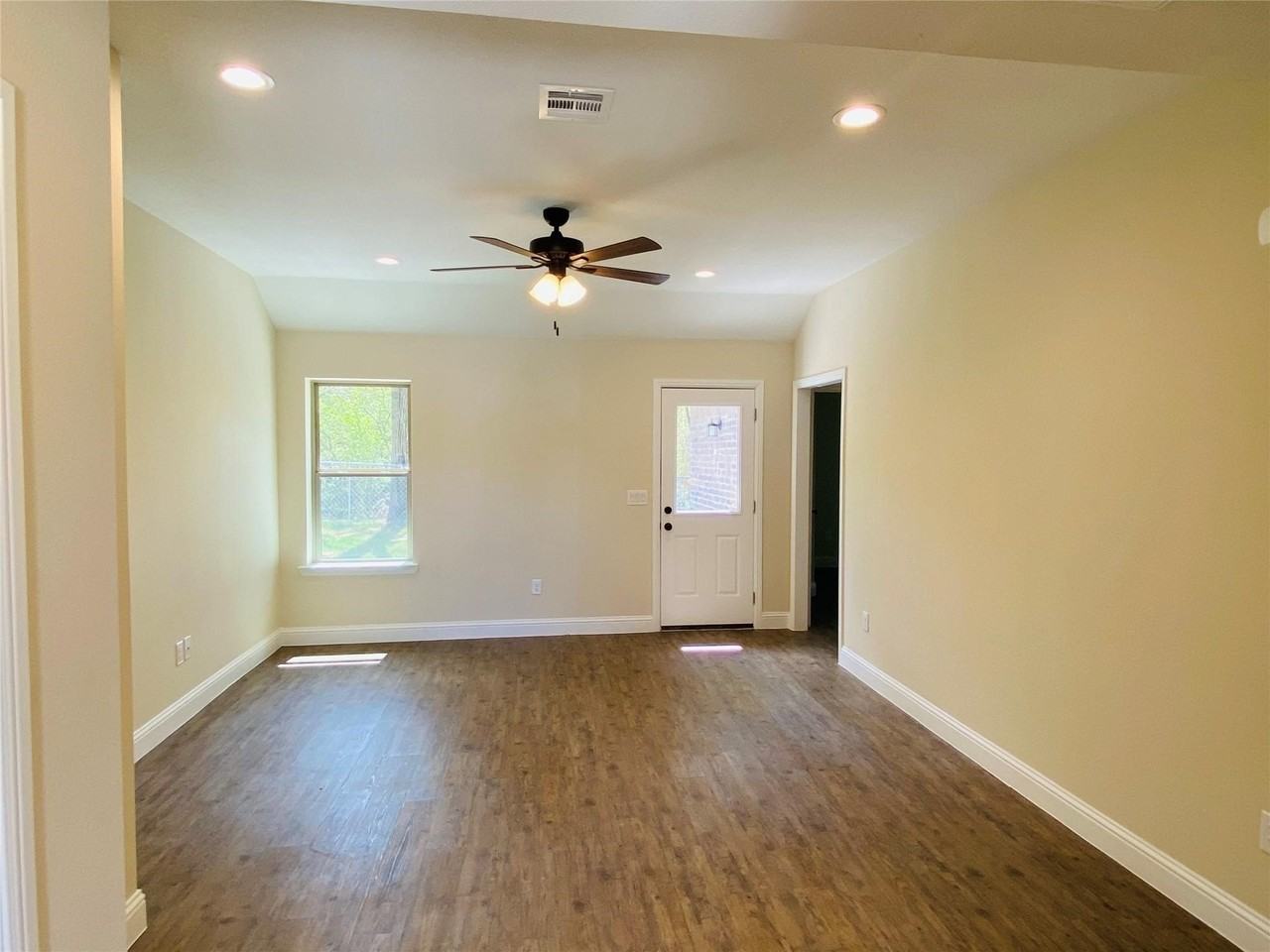 312 W Heron St - Photo 7 of 19
