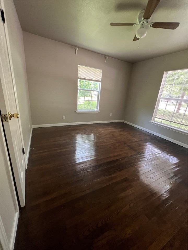 1419 Lindsey St - Photo 2 of 5