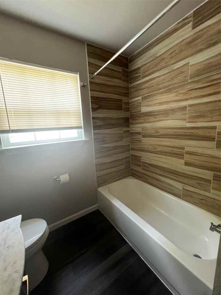 1419 Lindsey St - Photo 3 of 5