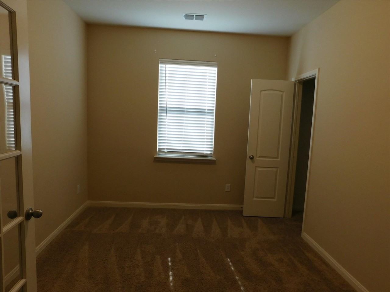 304 Aaron St - Photo 6 of 29