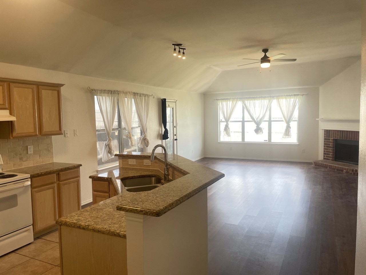 100 Hopewell Dr - Photo 3 of 18