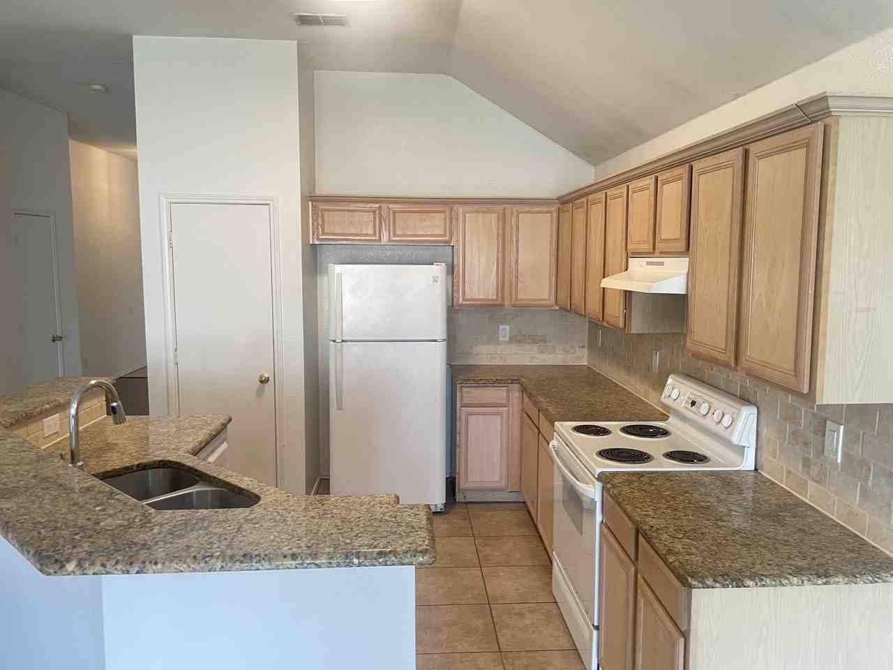 100 Hopewell Dr - Photo 4 of 18