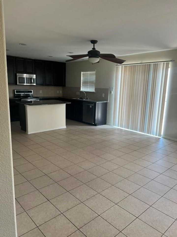 5716 Sapphire Pool Trl - Photo 4 of 20