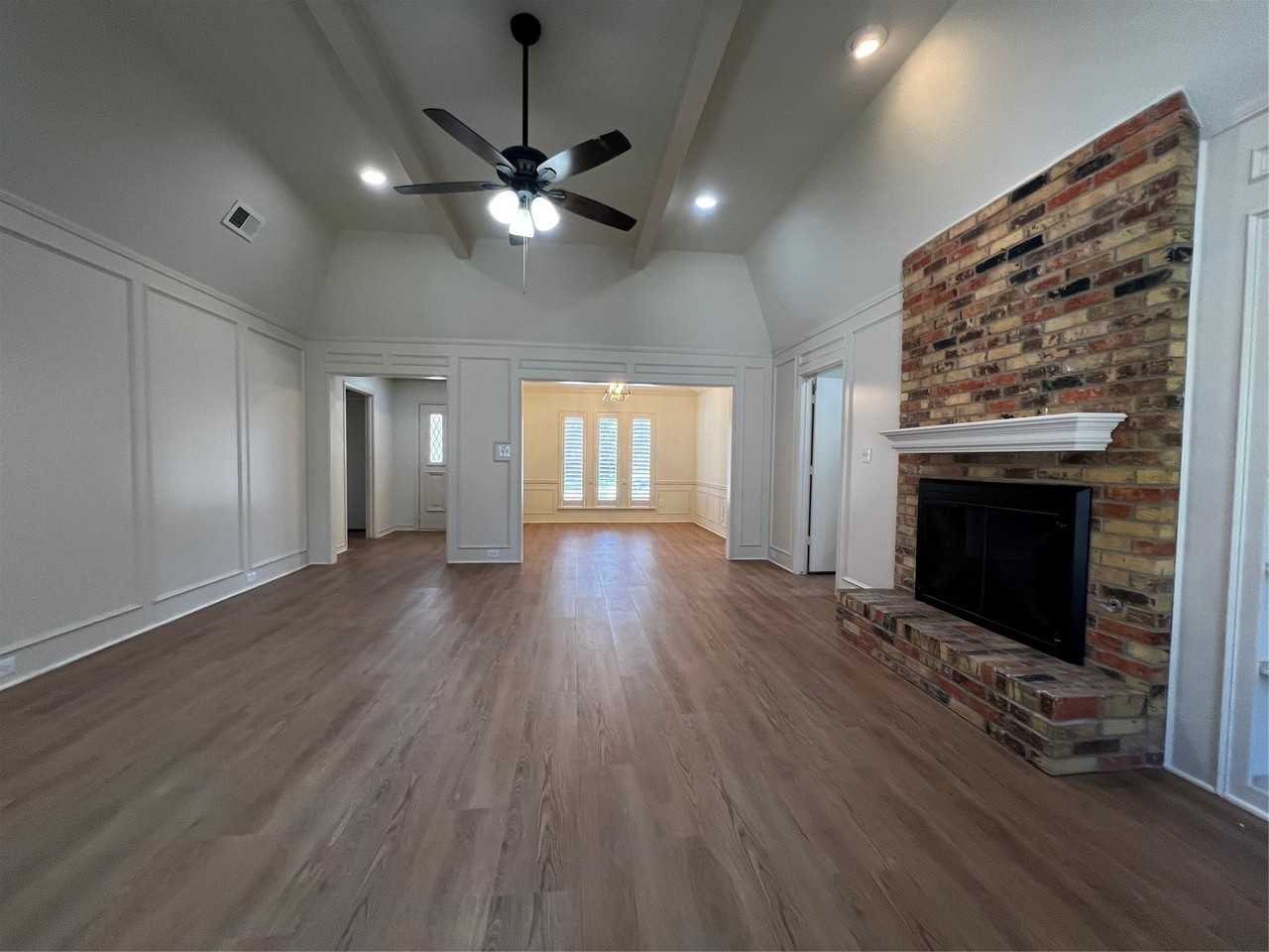 2501 Primrose Dr - Photo 2 of 19