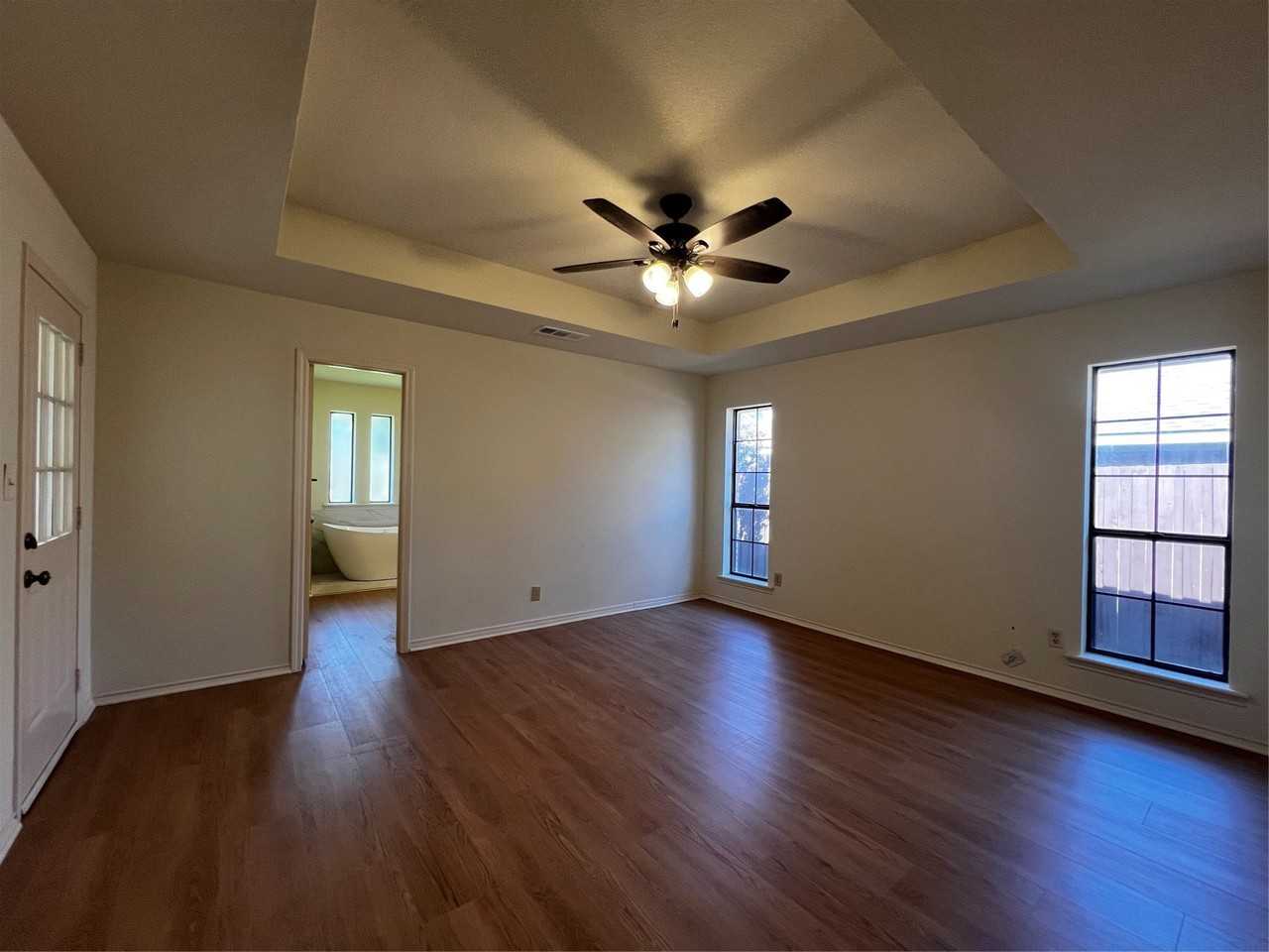 2501 Primrose Dr - Photo 5 of 19