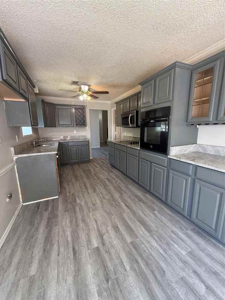 553 Raintree Cir - Photo 5 of 20