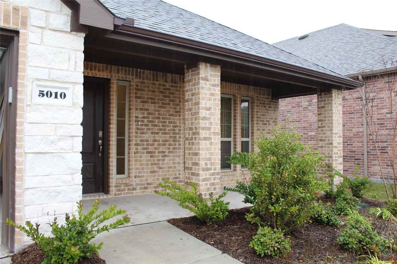 5010 Flanagan Dr - Photo 2 of 27