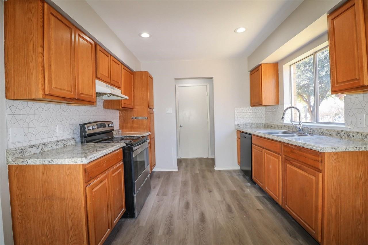 603 Glen Rock Pl - Photo 3 of 17