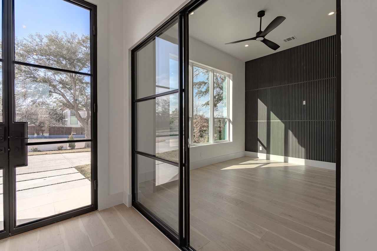 11232 Hillcrest Rd - Photo 5 of 34