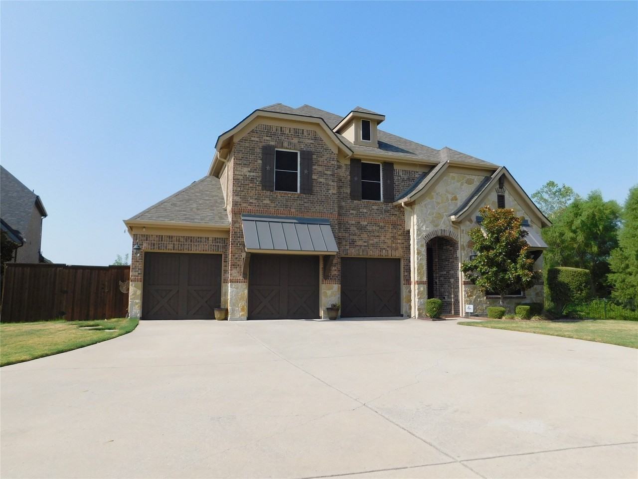 1704 Serra Dr - Photo 2 of 40