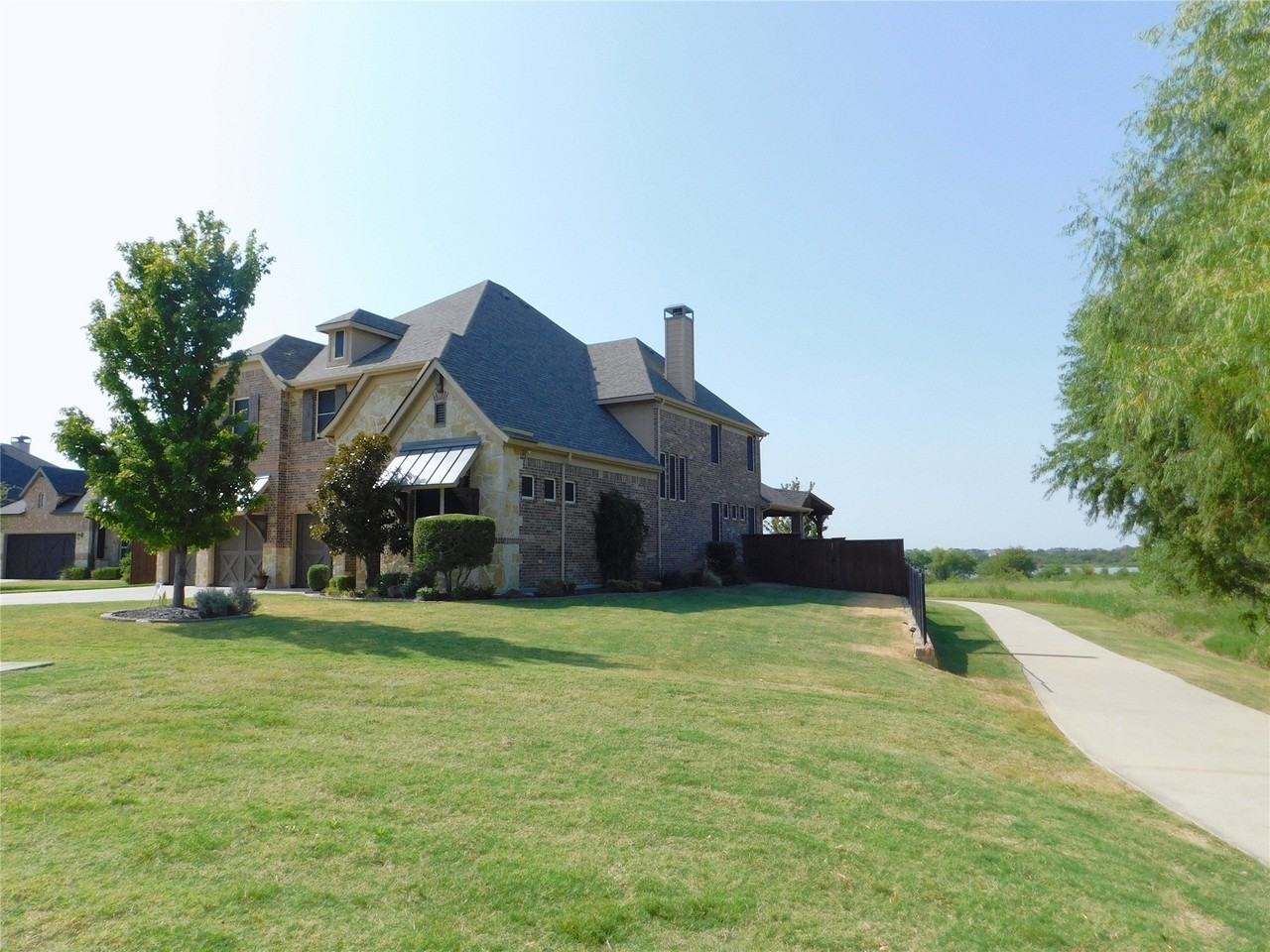 1704 Serra Dr - Photo 3 of 40