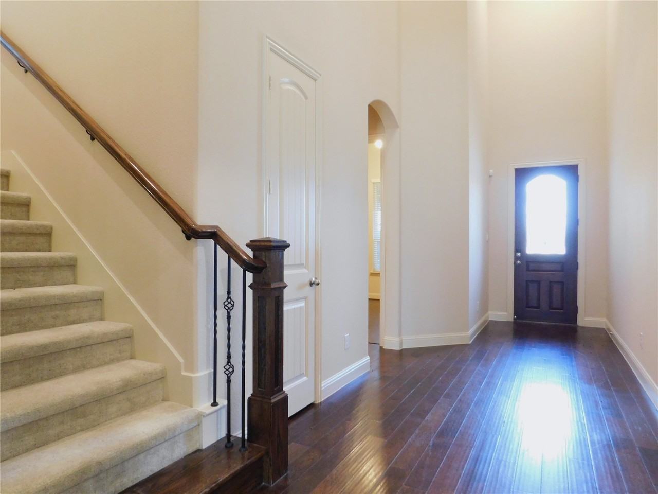 1704 Serra Dr - Photo 4 of 40