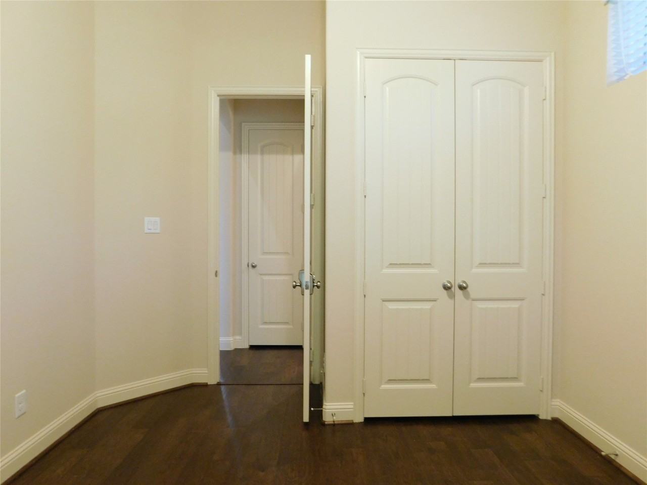 1704 Serra Dr - Photo 5 of 40