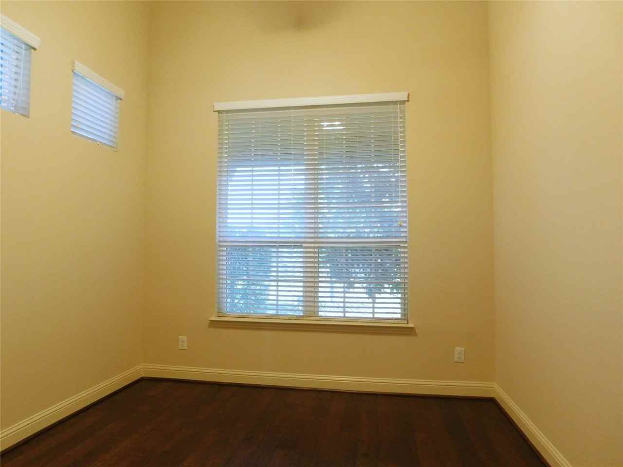 1704 Serra Dr - Photo 6 of 40