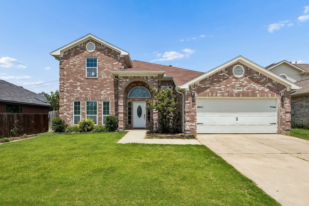 703 Fossil Hill Dr - Photo 2 of 19