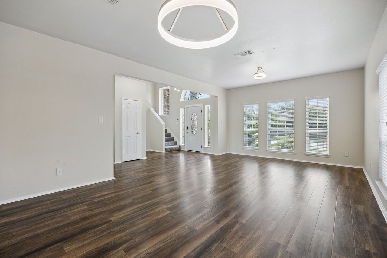 703 Fossil Hill Dr - Photo 5 of 19